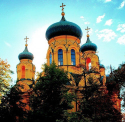 przecisz 
Katedralny sobór równej apostołom  Marii Magdaleny w promieniach zachodzacefo słońca 
2011-07-06 18:02:08