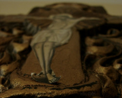 mira 
днесь висит на древe.. 
2011-07-07 13:22:55