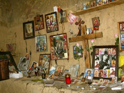cristiangeorge 
Sinca Veche - 3 : Grota cu ofrande 
2011-07-08 19:39:42