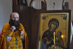 kenzo 
Ikon Portaitissa and Father Grigori in the Qvatetri Monastery 
2011-07-27 11:04:52