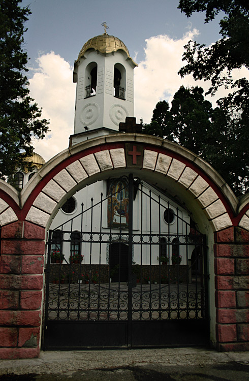 храм Успение на Пресвета Богородица (1818)