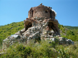 Diyana 
храм "Св. Теодор Стратилат" от ХІІ в. край Бобошево 
2011-08-16 08:10:13