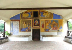 Nikolay_BG 
храм "Рождество Богородично", Бельова църква  
71 
2011-08-23 17:51:28