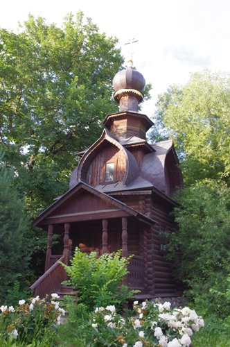Bisericuţă din lemn în Serghiev Posad / Wooden small church in Sergiyev Posad