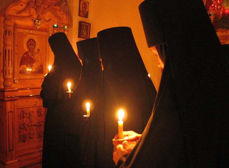 Wielki Tydzień. Czytanie 12 Ewangelii w monasterze w Białymstoku-Dojlidach. 2005 r.