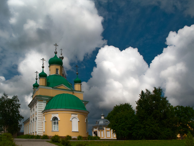 Введено-Оятский монастырь.Введенский храм.