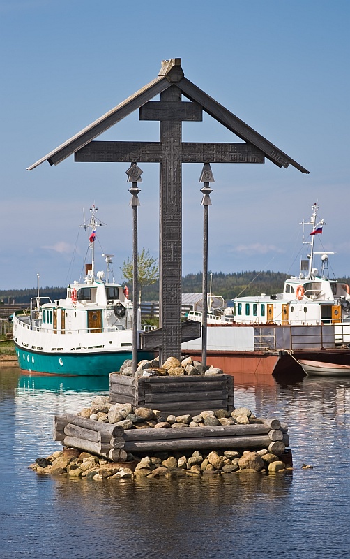 Cross in the bay of Solovki