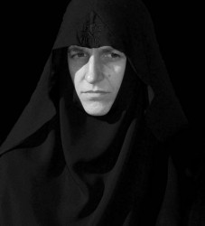 sapuric 
PORTRET 
2011-09-09 14:33:34