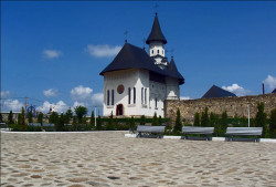 elenna 
Mănastirea Hadâmbu - biserica nouă, cu hramul  
2011-09-30 17:57:56