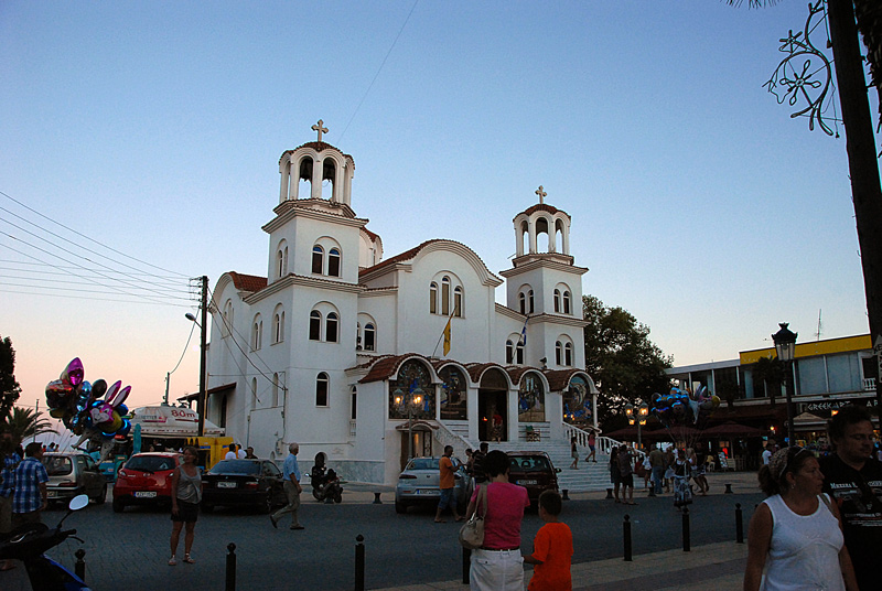 Црква у Паралији