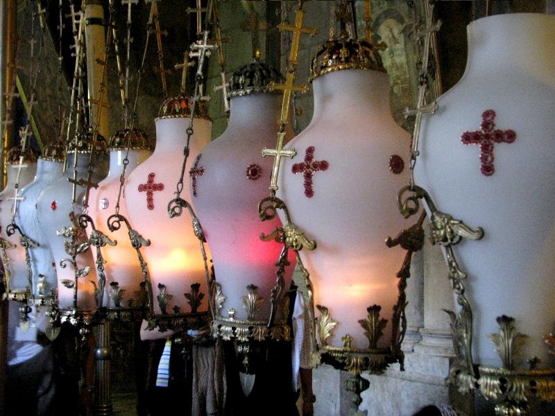 Pe urmele Mântuitorului. Calea Crucii 2 - Candele la Piatra Ungerii