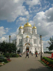 Yuliya 
Преображенский Собор. Дивеево. 
2011-10-06 12:59:53