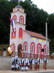 Miladin.Š 
Crkva u selu Batkovci kod Sanskog Mosta 
2011-10-07 20:22:37