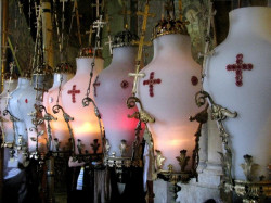 PALADA 
Pe urmele Mântuitorului. Calea Crucii 2 - Candele la Piatra Ungerii 
2011-10-18 09:49:10