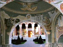 cristiangeorge 
Pelerin pe centura de credinţă a Bucureştilor (2 Sub clopotniţa Mănăstirii Samurcăşeşti 
2011-10-26 21:11:27