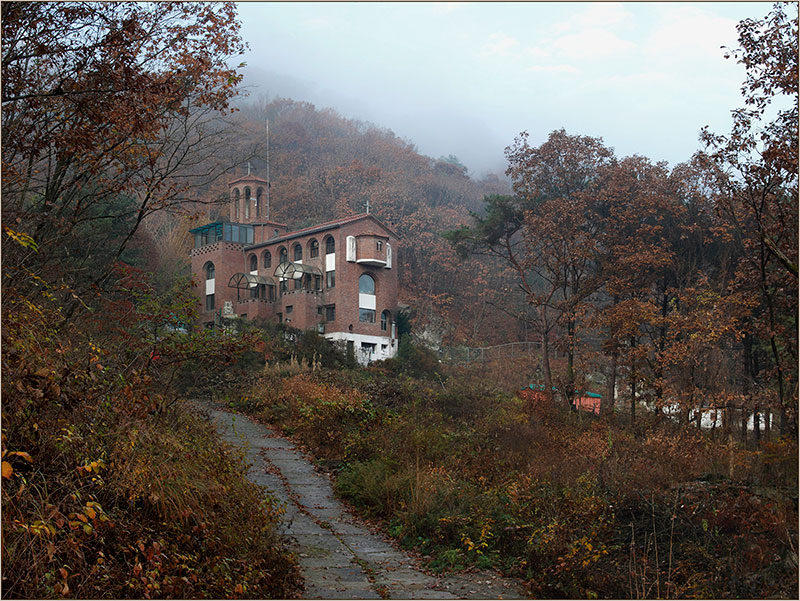 Дорога. Осень. Храм.