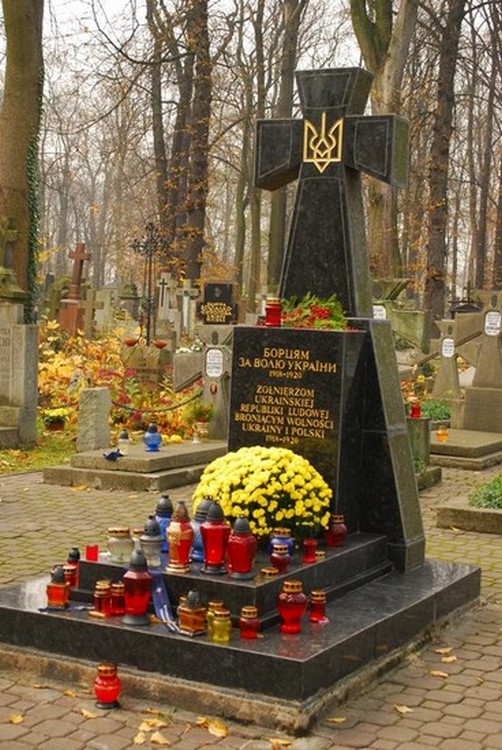 Pomnik Strzelców Siczowych Ukraińskiej Republiki Ludowej Semena Petlury na Cmentarzu Wolskim      