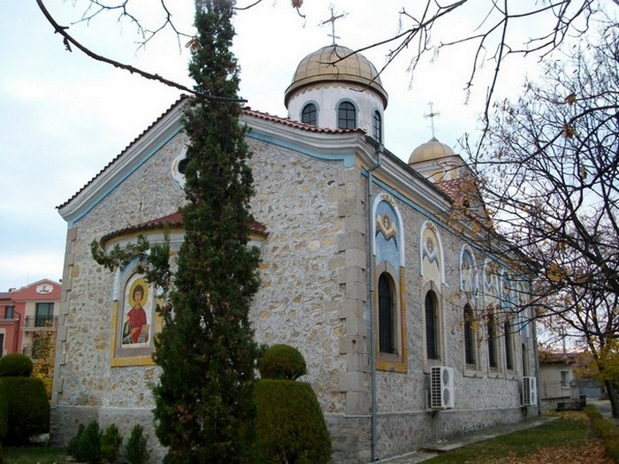храм "Св. Панталеймон" в Хисар