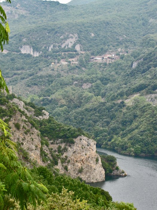 Manastir Svetog Jovana Krstitelja iznad jezera kod Vergine i Verije