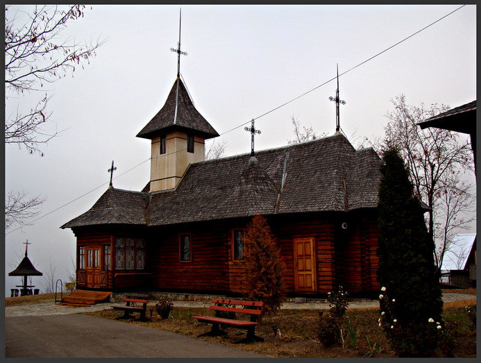Biserica de lemn a Mănăstirii "Sf. Împăraţi Constantin şi Elena" - Movila lui Burcel