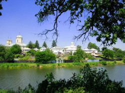 cristiangeorge 
Pelerin pe centura de credinţă a Bucureştilor (4) Sub bătrânii stejari de la mănăstirea Pasărea  
2011-11-03 08:52:02