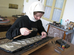 cristiangeorge 
Pelerin pe centura de credinţă a Bucureştilor (6) În atelierul de cizelare de la Mănăstirea Pasărea. 
2011-11-03 08:59:38