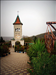 elenna 
Mănăstirea Moreni - turnul clopotniţă 
2011-11-03 15:34:28