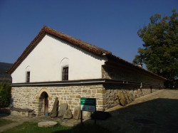 Nikolay_BG 
храм "Свети Никола"(15в.) - град Елена  
2011-11-09 21:54:34