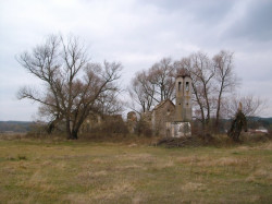Diyana 
Останки от старата църква в с. Виден край язовир Копринка 
2011-11-16 08:54:44