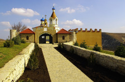 BelomoR 
с. Бутучены. Церковь Св. Марии. 
2011-11-21 00:11:02