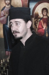 MikaV 
The young priest 
2011-11-23 04:58:25