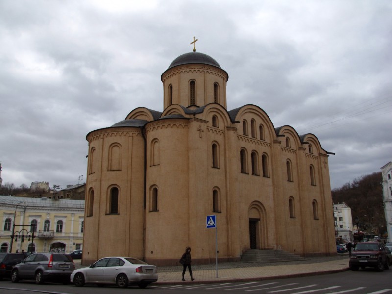 Cerkiew Zaśnięcia Bogarodzicy w Kijowie na Padole 