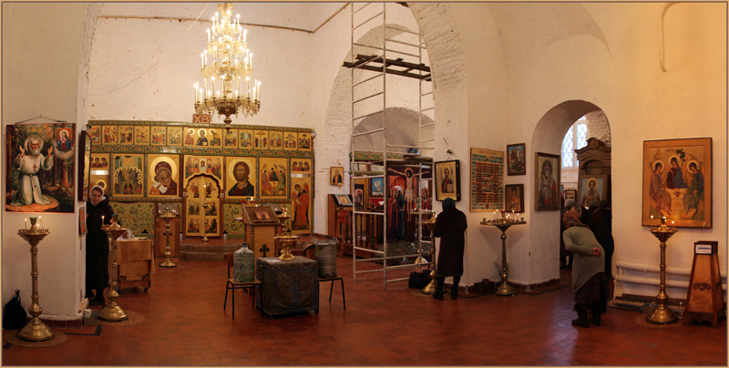 В деревенском храме