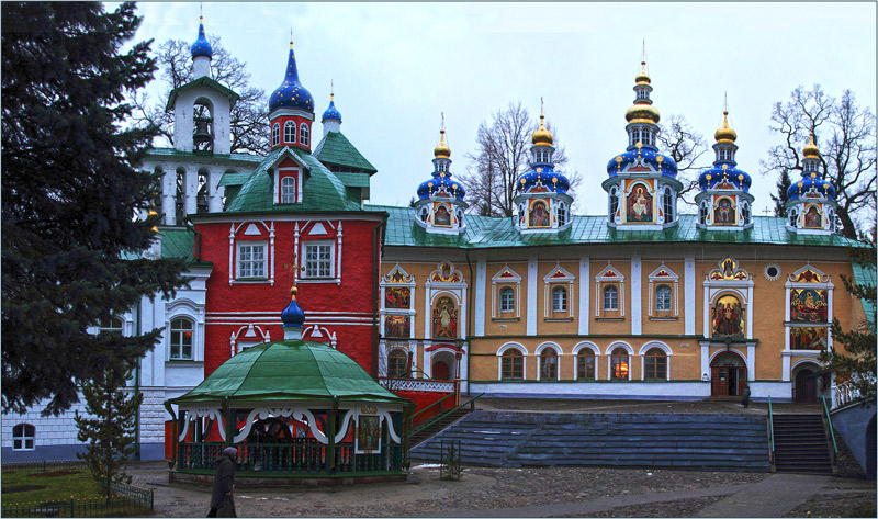 Успенский пещерный храм