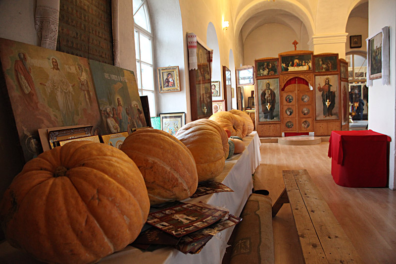 В сельском храме