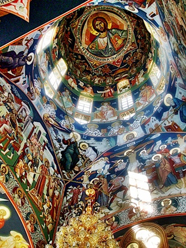 Lumina din Lumina, Dumnezeu Adevarat din Dumnezeu Adevarat...
