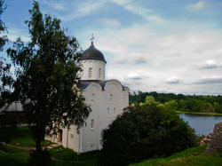 kcenia.belova 
Старая Ладога. Церковь Георгия Победоносца 13 век. 
2011-12-01 08:29:17