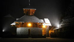 Zlatni 
Црква у Солотуши (село у близини Б.Баште) 
2011-12-20 09:29:43