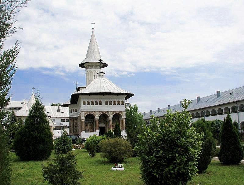 Mănăstirea Sfânta Cruce Oradea - biserica mare .
