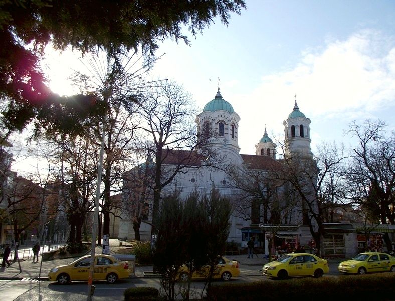 храм "Свети Николай Мирликийски и Свети цар Борис"