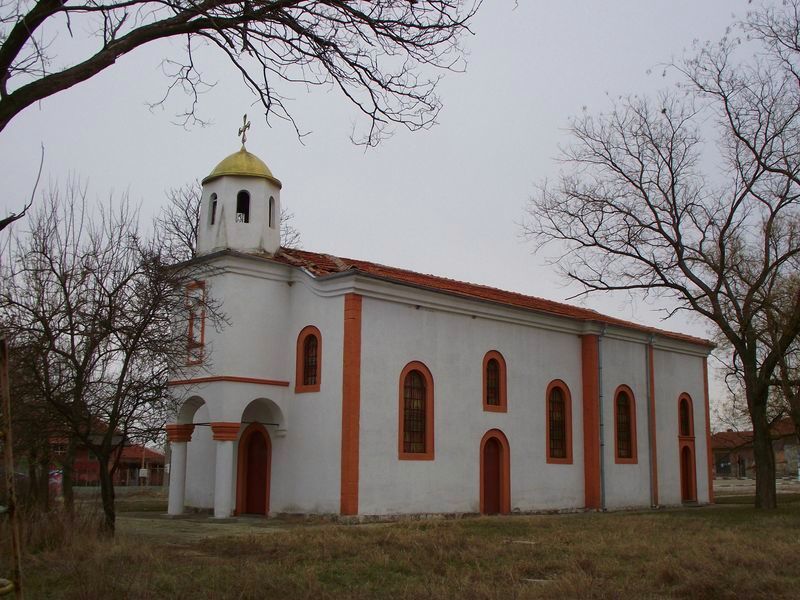 храм "Св.Петка" в с.Любеново   