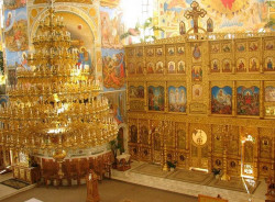 cristiangeorge 
Noua catedrală din Zalău - catapeteasma şi candelabrul... 
2012-01-10 17:33:49