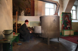 Eshtokin 
В сельском храме. Литургия закончилась. 
78 
2012-01-12 09:40:57