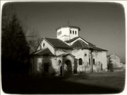 Nikolay_BG 
храм "Света Неделя" - Араповски манастир 
2012-01-14 08:00:27
