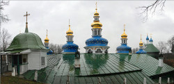 tolmargarita 
Купола и кресты Псковско-Печерского монастыря 
2012-01-15 12:45:45