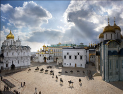 B.Bort 
На Соборной площади московского Кремля 
123 
2012-01-23 10:24:52