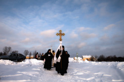 kcenia.belova 
Крещение.крестный ход к источнику. 
2012-01-23 20:10:56