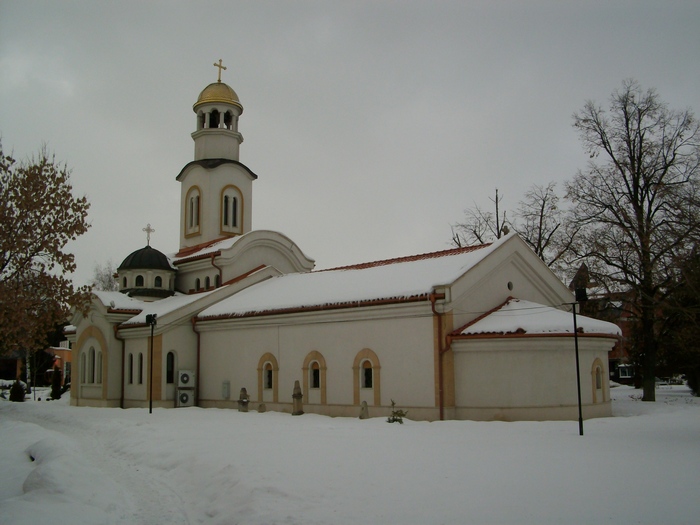 храм "Св. Николай" в Елин Пелин
