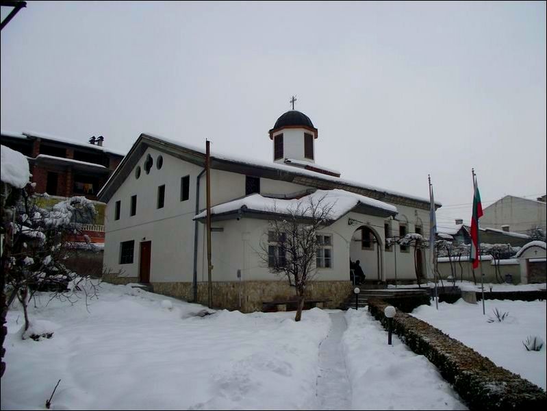 храм "Св. Богородица", град Пещера