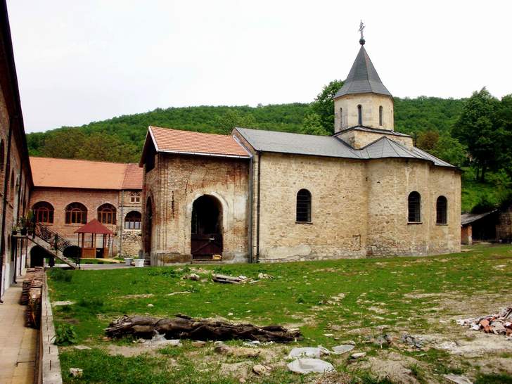 Манастир РАКОВАЦ са храмом Св.Козме и Дамјана
